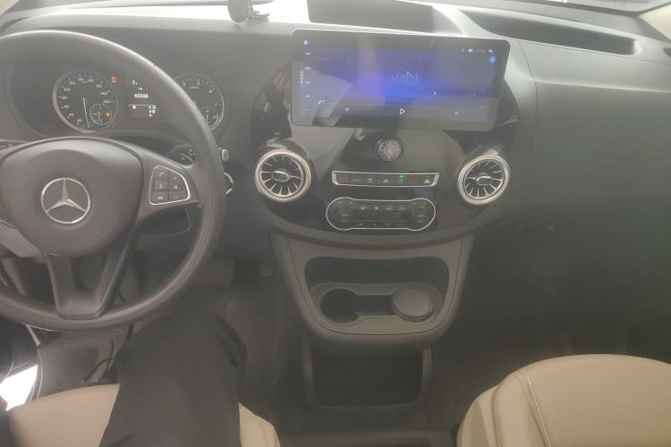 Used Mercedes-Benz Vito 2021 2.0T Elite Version 7 Seats Center Console