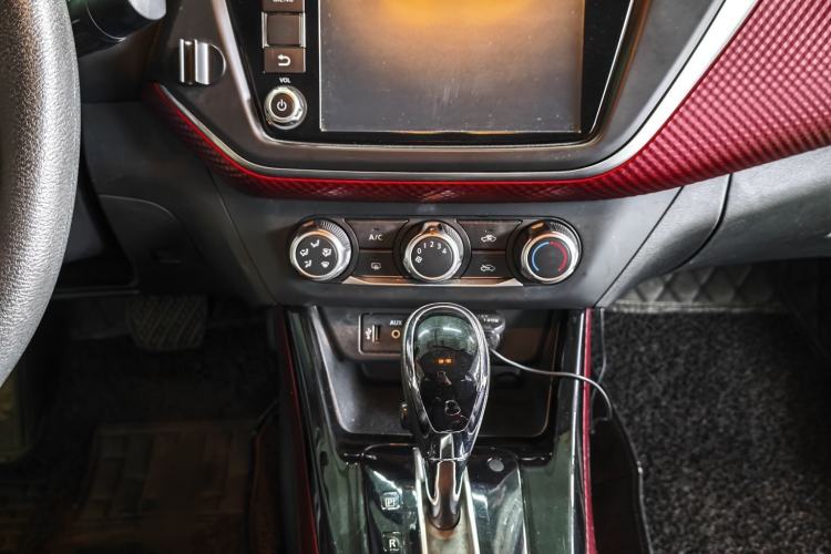 Used Nissan Lannia 2016 1.6L CVT Cool Edition Gear Lever