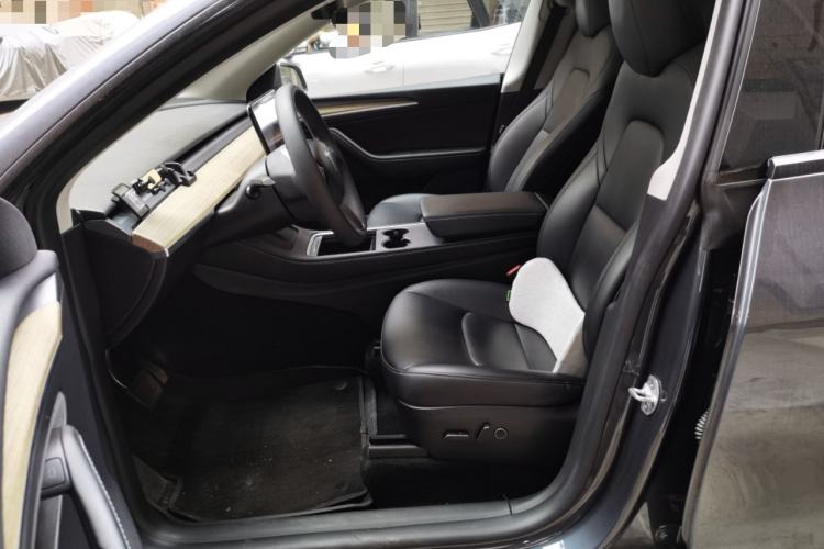 Used Tesla Model Y 2023 Long-Range All-Wheel-Drive Version
