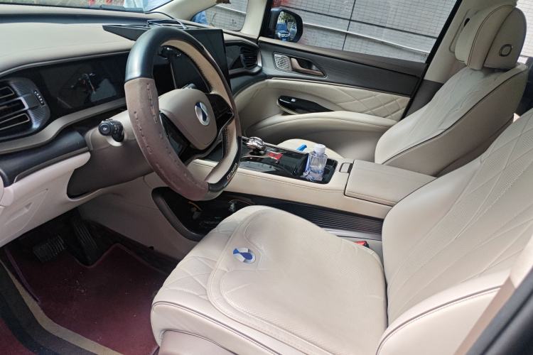 Used Denza D9 2022 DM-i 970 Four-Wheel Drive Flagship Model
