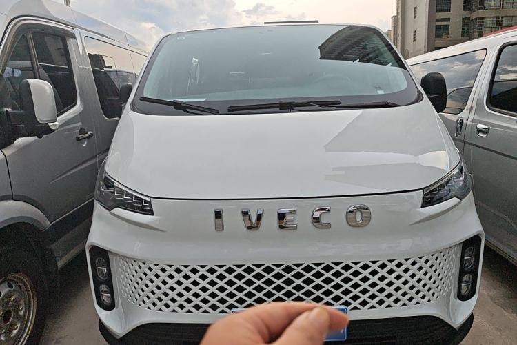 Used Iveco Fidato 2023 C30 Passenger Van 2.0T 93kW Manual Transmission Xingtu Edition Low Roof
