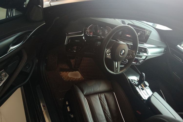 Used BMW 5 Series 2022 Restyled 540i Luxury Edition M Sport Package Driver Seat