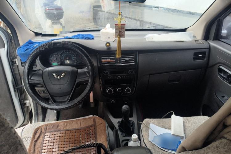 Used Wuling Rongguang V 2016 1.5L Standard Version
