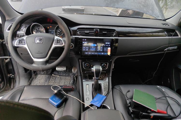 Used Zotye T600 2015 2.0T DCT Prestige Edition Center Console