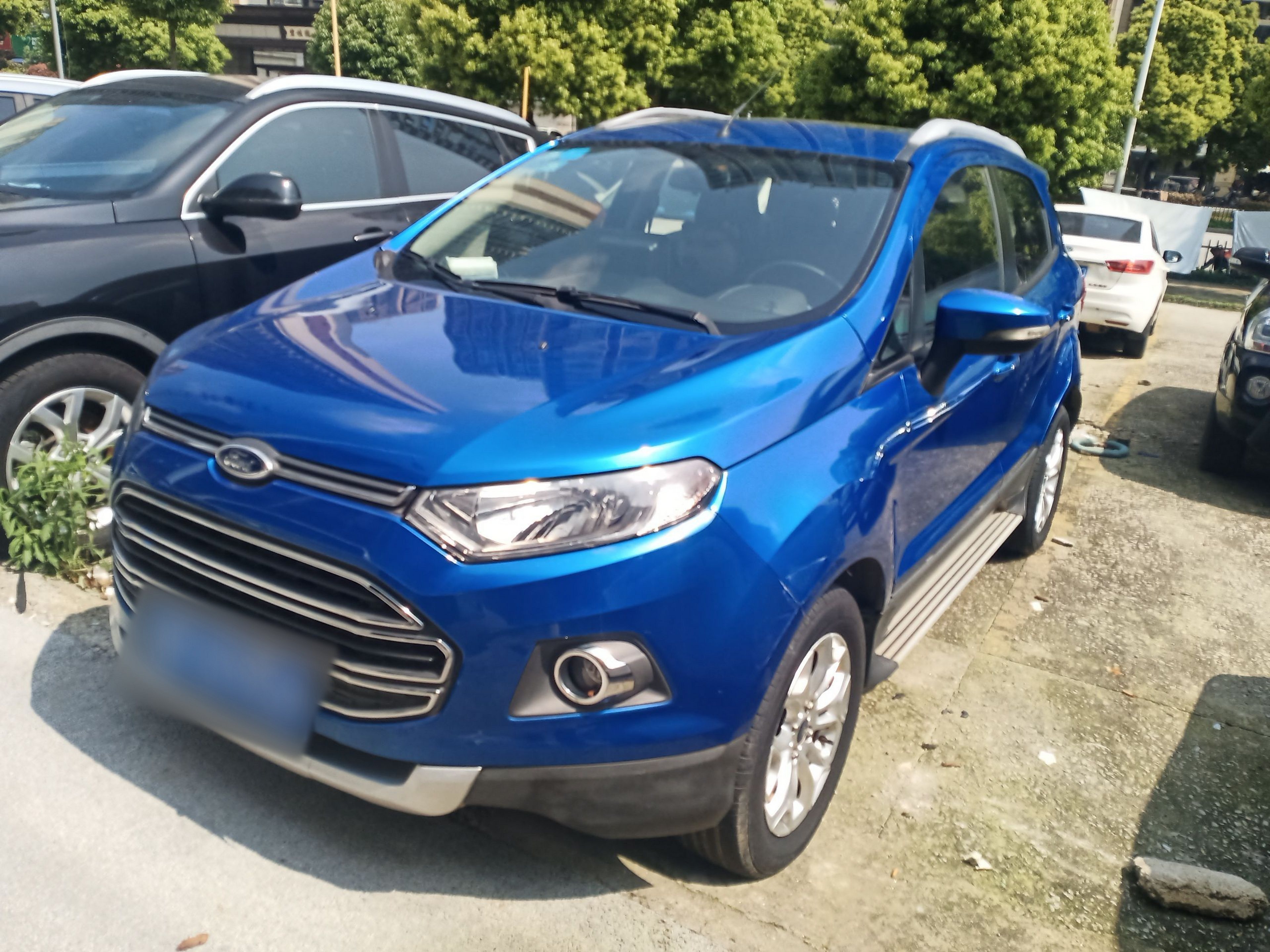 Под передней частью автомобиля