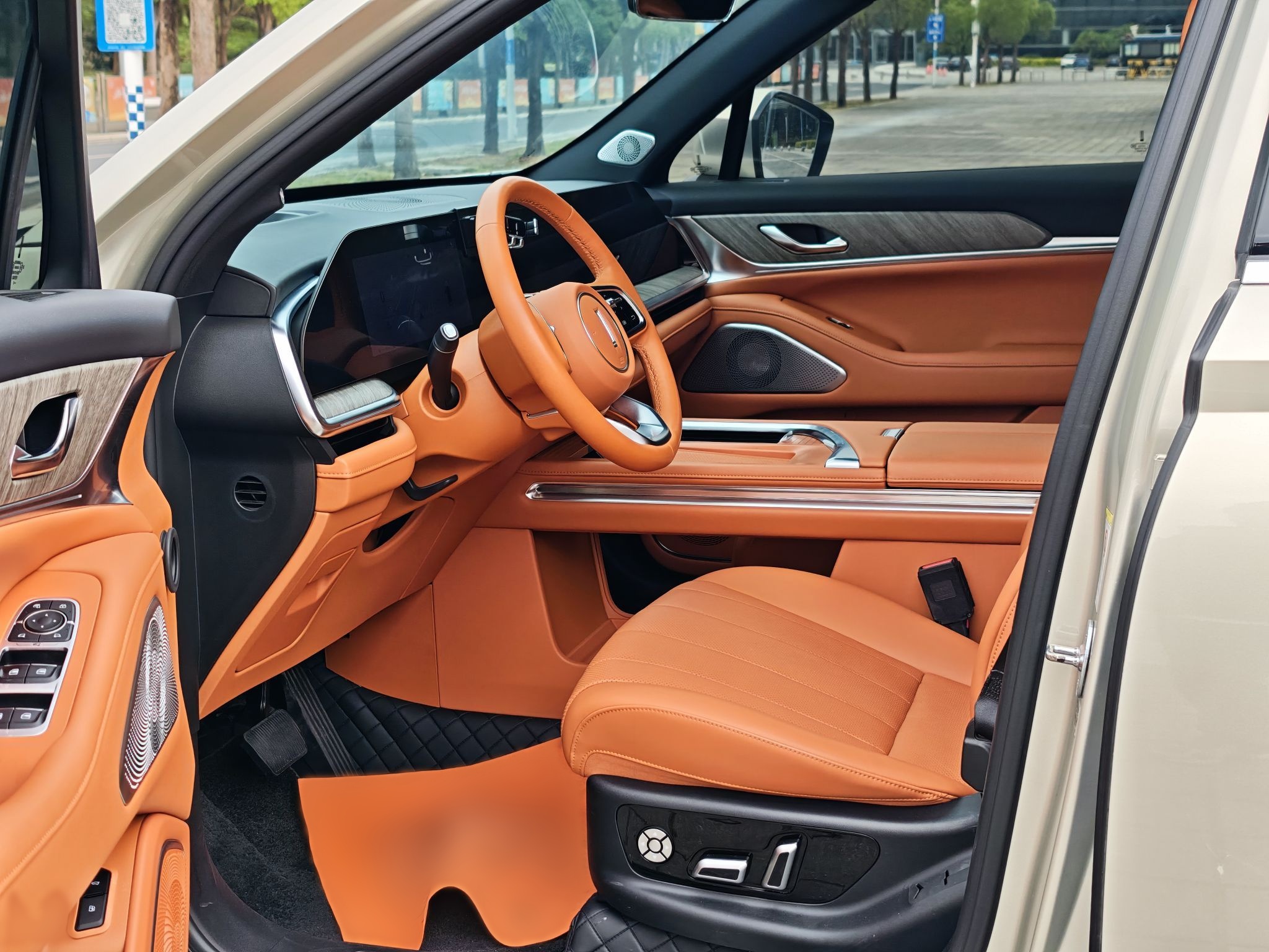 Переднее сиденье в автомобиле