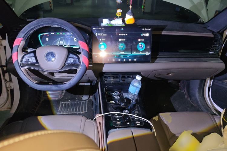 Used BYD Han 2020 DM Four-Wheel Drive Performance Edition Luxury Model Center Console