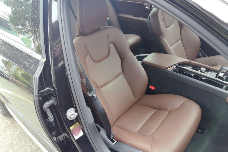 Used Volvo S90 2025 B5 Zhiyi Luxury Edition
