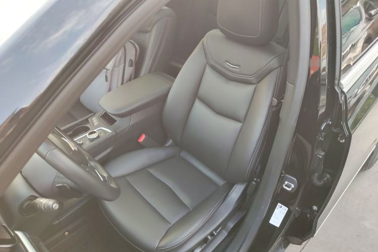 Used Cadillac XT5 2021 2.0T Two-Wheel Drive Luxury Version Left Front Seat