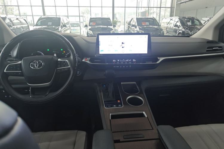 Used Toyota SIENNA 2023 2.5L Hybrid Comfort Edition