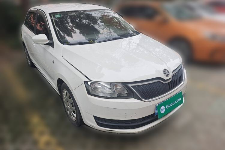 Used Skoda Rapid Spaceback 2016 Revised Version 1.6L Automatic Front-Drive Edition Front Right 45 Deg