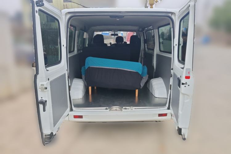 Used SAIC MAXUS Xintu V80 2024 Aotong Value Edition 6AMT Short Wheelbase Ultra-Low Roof 127 Ps 5/6 Seats