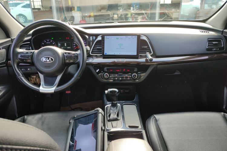 Used Kia K4 2014 1.8L Automatic DLX Center Console