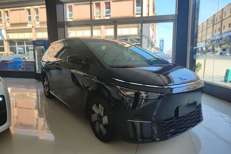 Used XPeng X9 2024 702 Ultra-Long Range Pro Exterior 1