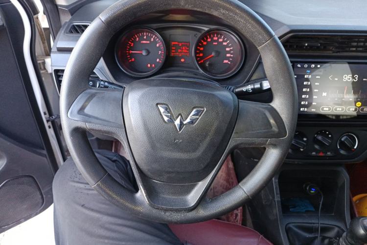 Used Wuling Hongguang 2019 1.5L S Basic Version China VI Standard LAR
