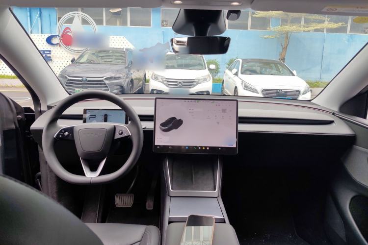 Used Tesla Model Y 2025 Rear-Wheel-Drive Version
