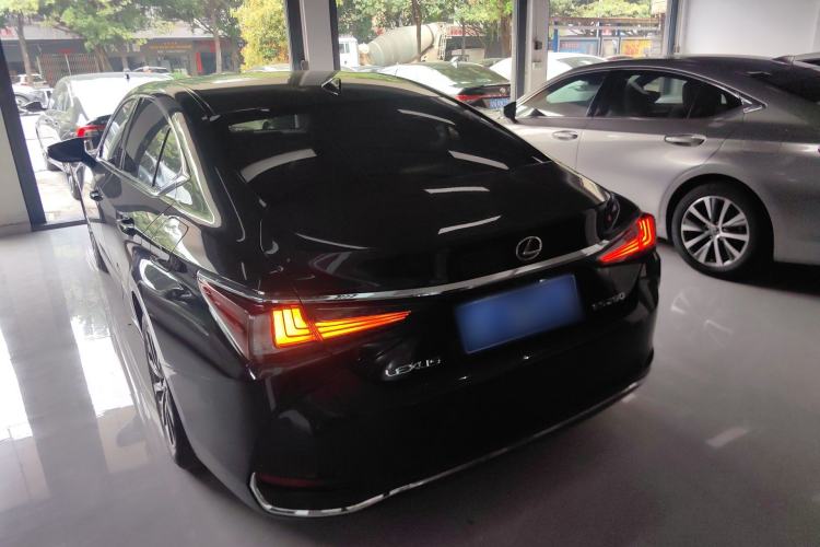 Used Lexus ES 2022 200 Excellence Edition Rear Left 45 Deg