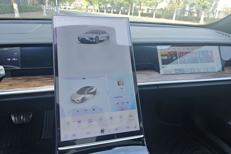 Used NETA S 2022 Extended-Range Version 1160 km Range Rear-Wheel Drive Mid-Grade
