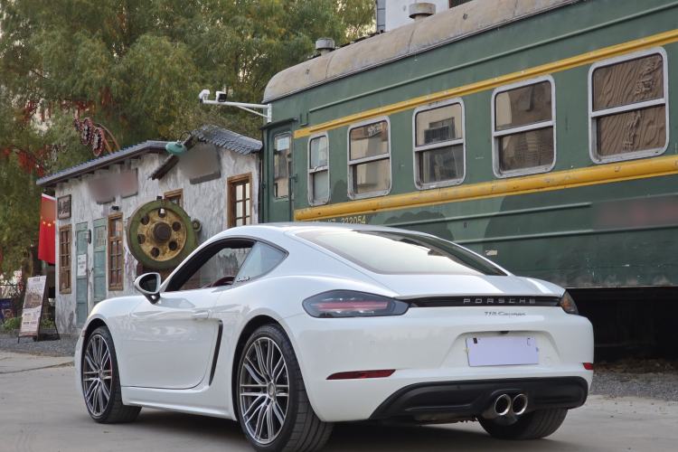 Used Porsche 718 2018 Cayman 2.0T
