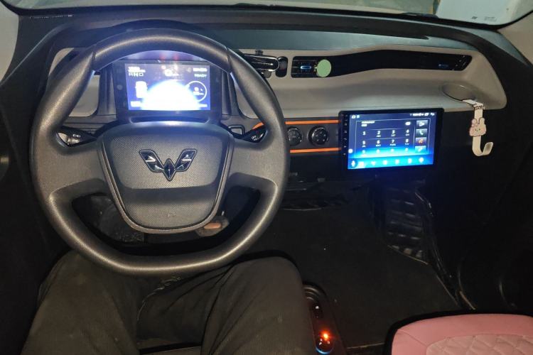 Used Wuling Hongguang MINIEV 2020 Easy Version Lithium-Ion Battery Interior 2