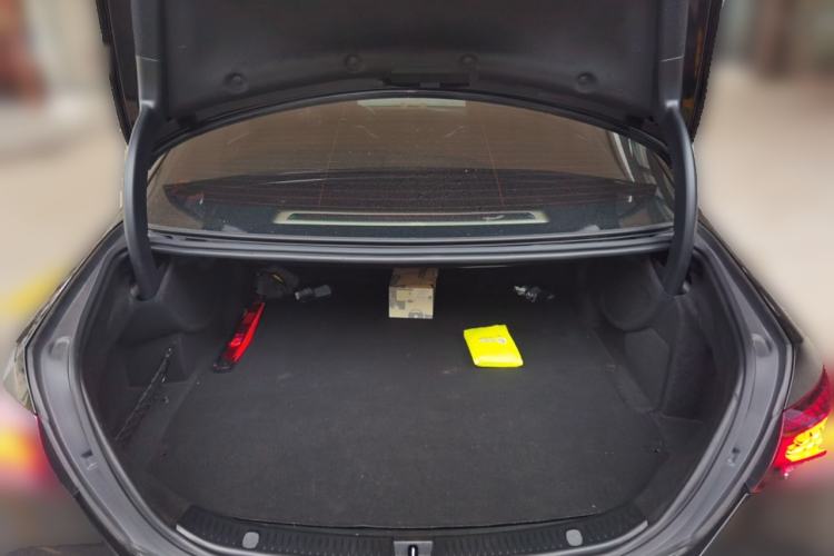 Used Mercedes-Benz E-Class New Energy 2022 Restyled E 350 e L Plug-in Hybrid Sedan Trunk