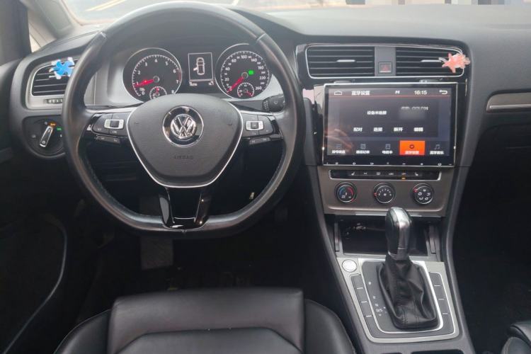 Used Volkswagen Golf 2016 230TSI Automatic Luxury Version
