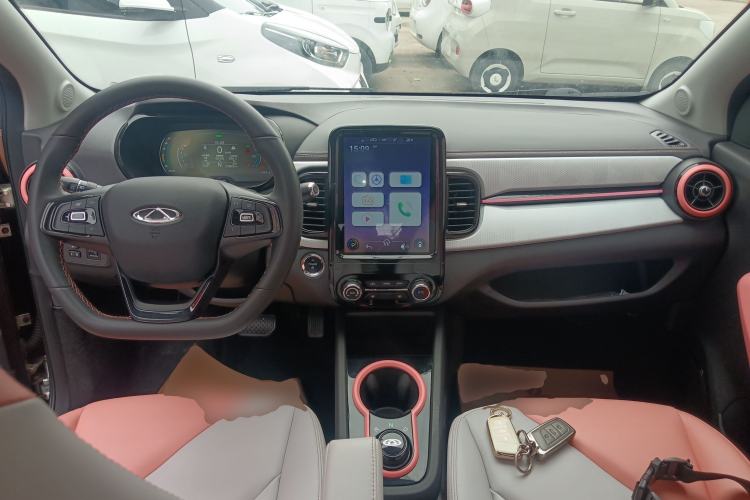 Used Chery QQ Little Ant 2022 Restyled Version Sweet Pink Edition Half-Sugar Version 28.8 kWh 30 kW 301 km Center Console