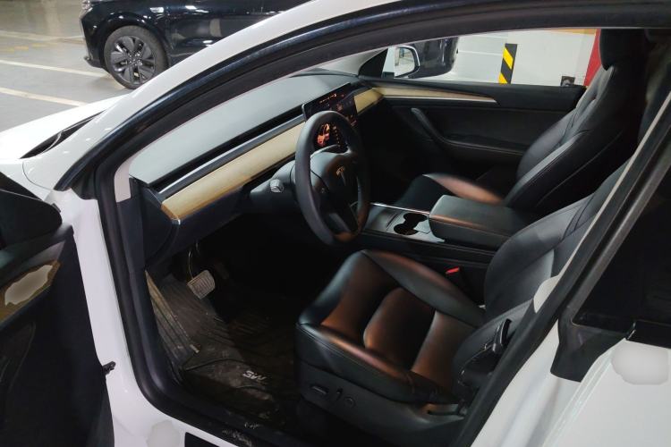 Used Tesla Model Y 2021 Long-Range All-Wheel-Drive Version
