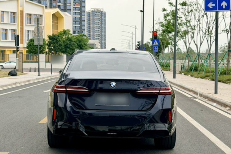 Used BMW 5 Series 2025 530Li Luxury Edition M Sport Package Exterior 7