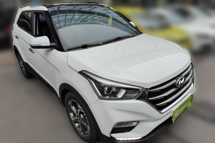 Used Hyundai ix25 2017 1.6L Automatic Smart Version Front Right 45 Deg