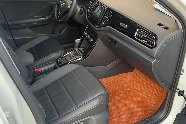 Used Volkswagen T-ROC 2018 280TSI DSG Four-Wheel Drive Comfort Version China V Standard
