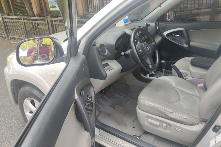 Used Toyota RAV4 2009 2.4L Automatic Luxury Edition
