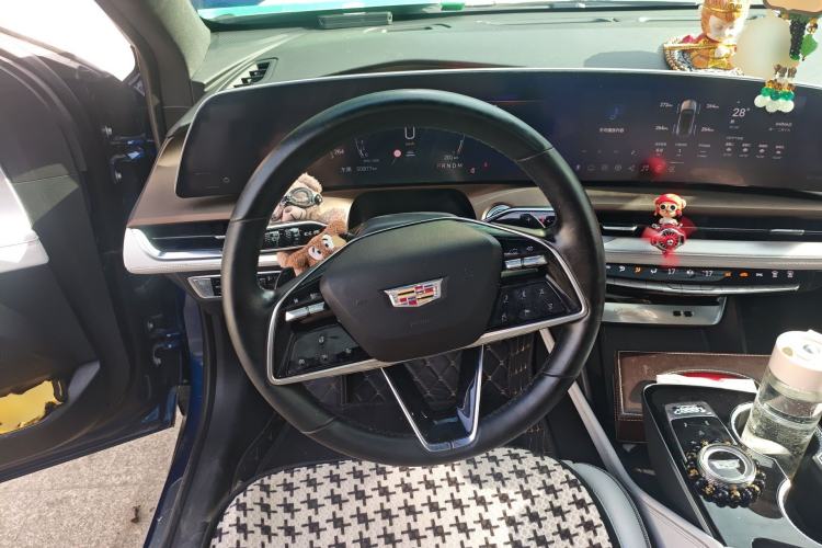 Used Cadillac GT4 2023 25T Luxury Model Steering Wheel