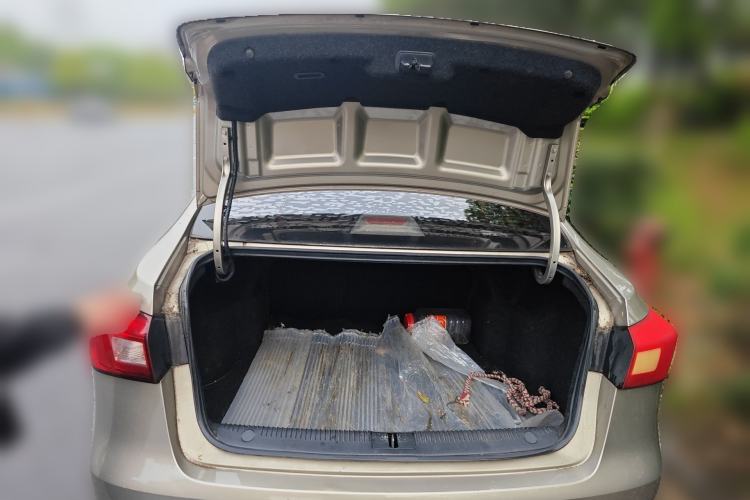 Used Roewe 360 2015 1.5L Automatic Luxury Edition Trunk