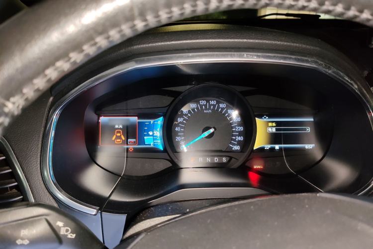 Used Ford Edge 2015 2.0T GTDi Two-Wheel-Drive High-Line Version