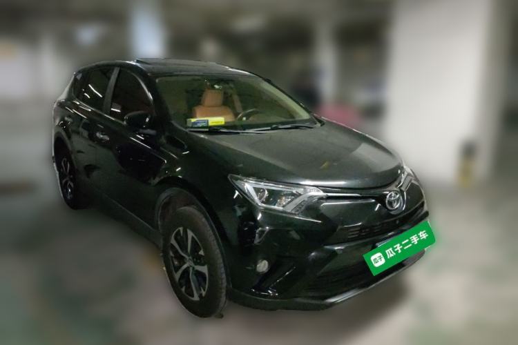 Used Toyota RAV4 2016 2.0L CVT Two-Wheel Drive Fashion Edition China V Standard
