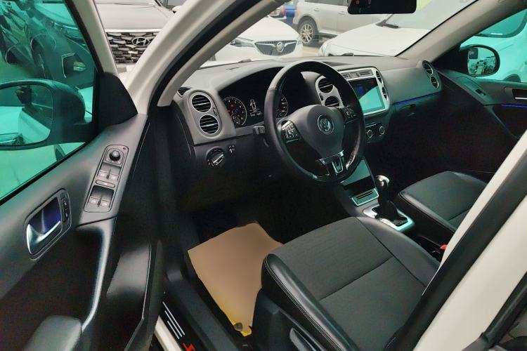 Used Volkswagen Tiguan L 2017 300TSI Automatic Two-Wheel Drive Silk Road Luxury Edition
