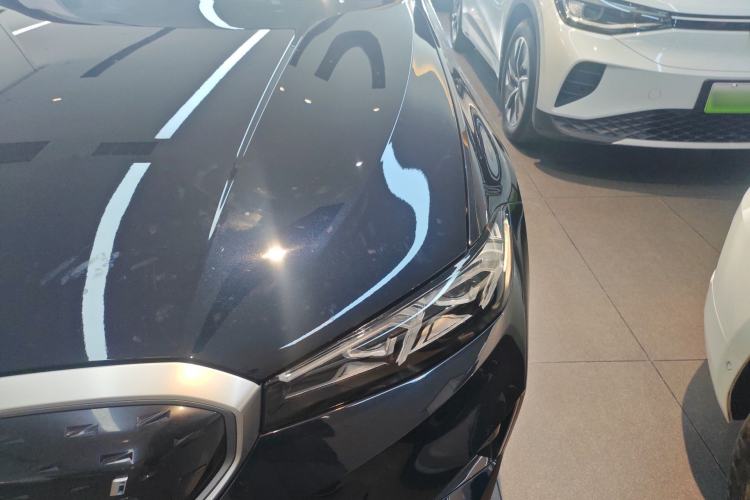 Used BMW i3 2024 eDrive 35 L
