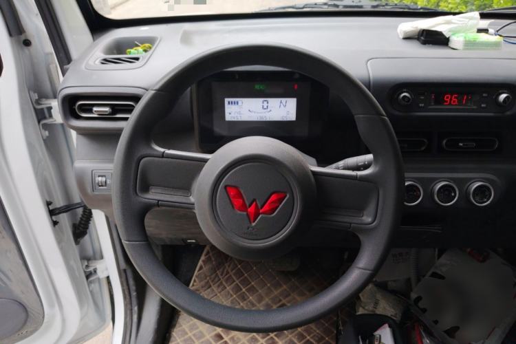 Used Wuling Zhiguang New Energy 2025 Standard Model Steering Wheel