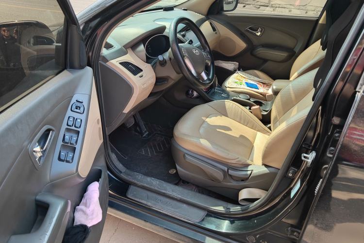 Used Hyundai ix35 2013 2.0L Automatic Two-Wheel Drive Smart GLS China IV Standard
