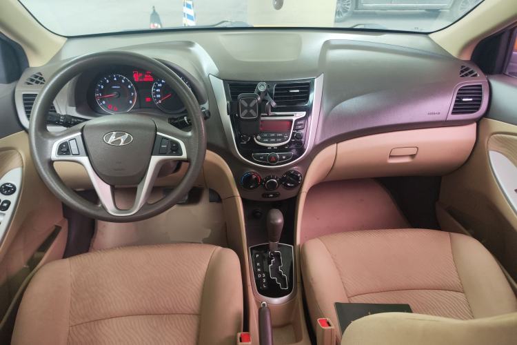 Used Hyundai Verna (older generation) 2010 Sedan 1.4L Automatic Luxury GLS Trim
