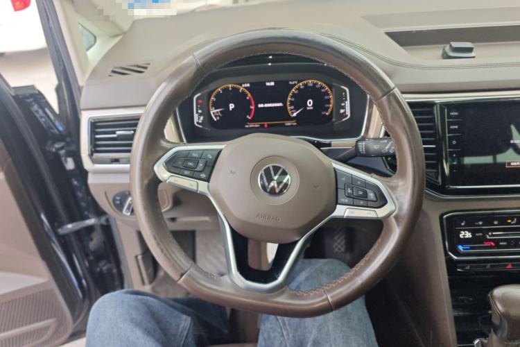 Used Volkswagen Viloran 2020 330TSI Luxury Edition Steering Wheel