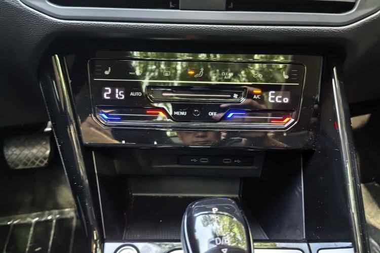 Used Volkswagen Tayron GTE Plug-in Hybrid 2022 1.4T Luxury Edition Interior 12