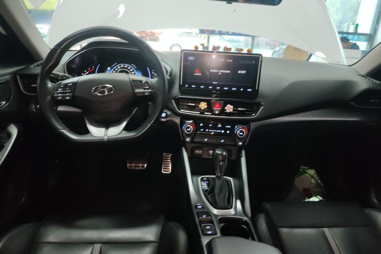 Used Hyundai Lafesta 2019 280TGDi Smart Speed Version China VI Standard Center Console