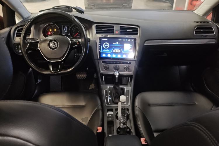 Used Volkswagen Golf 2016 230TSI Automatic Comfort Version
