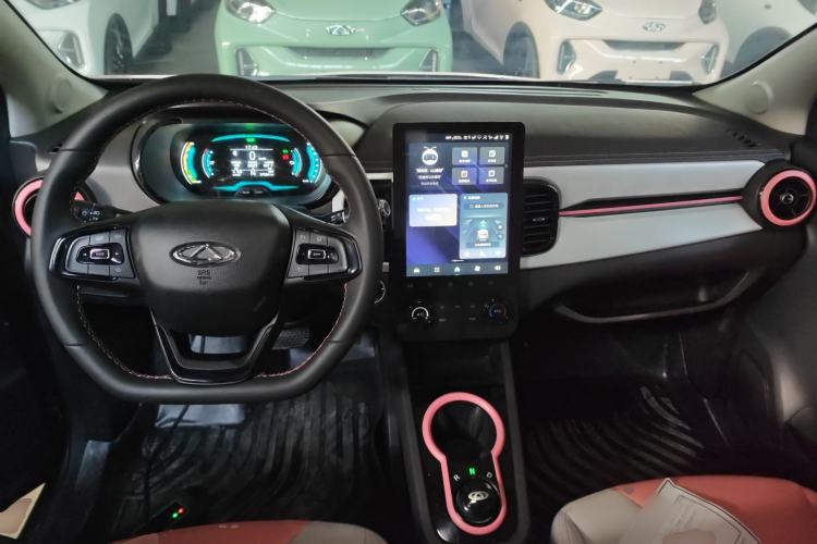 Used Chery QQ Little Ant 2024 Revised Version Youth Edition 251 km True Love Edition 25.05 kWh Center Console