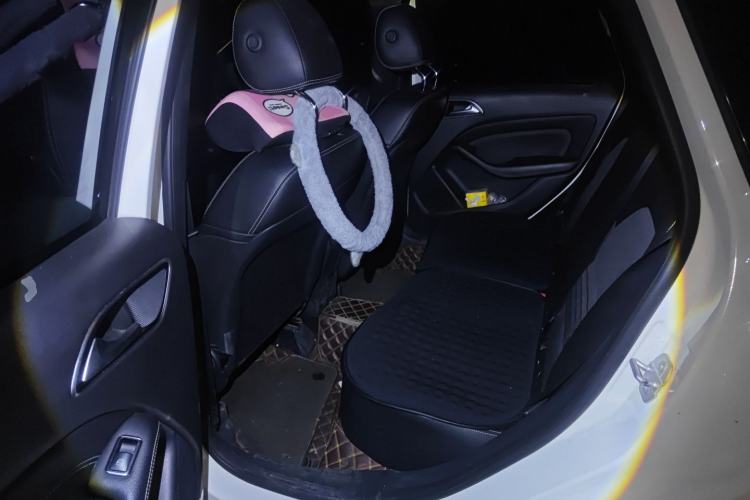 Used Mercedes-Benz B-Class 2015 B 200 Sport Edition Left Rear Seat