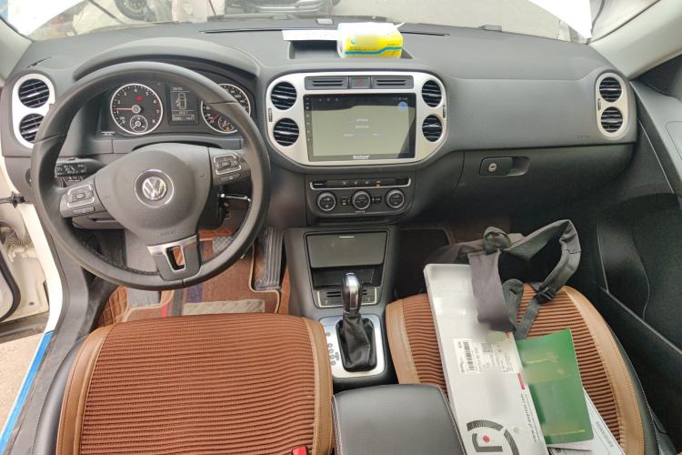 Used Volkswagen Tiguan 2016 300TSI Automatic All-Wheel Drive Fashion Vision Edition Center Console