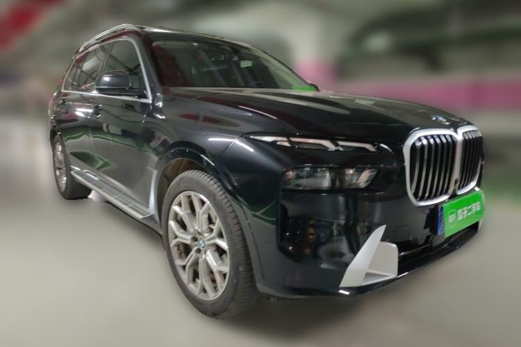Used BMW X7 2023 xDrive40i Luxury Package with Leading Features