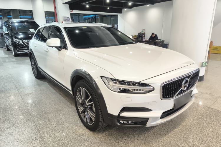 Used Volvo V90 2017 Cross Country T5 AWD Prestige Edition
